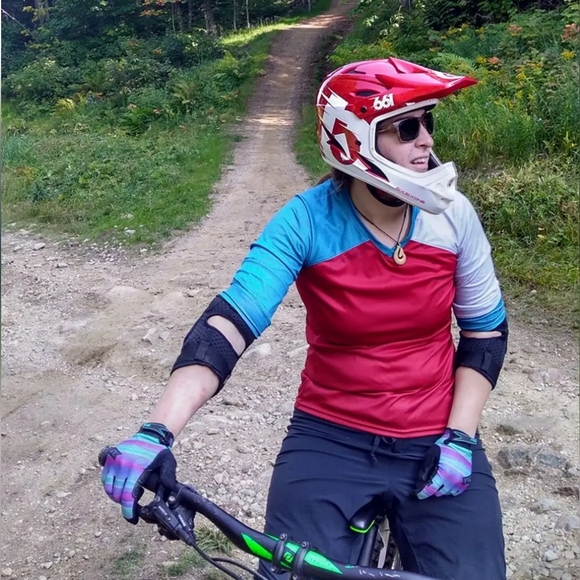 Meet your Posher, Felicia - Picture 2 of 5